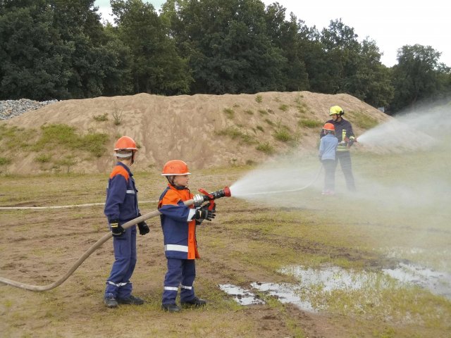 Jugendfeuerwehr Basdow Übung in Dalldorf