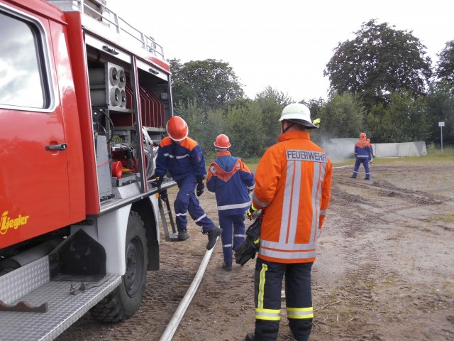 Jugendfeuerwehr Basdow Übung in Dalldorf